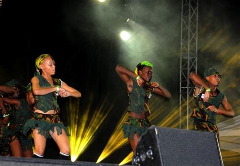 jamaican reggae dancers.